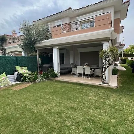 Feriehus Alacati Carsida, Oezel Havuzlu 4 Odali Izmir Size Iyi Gelecek *